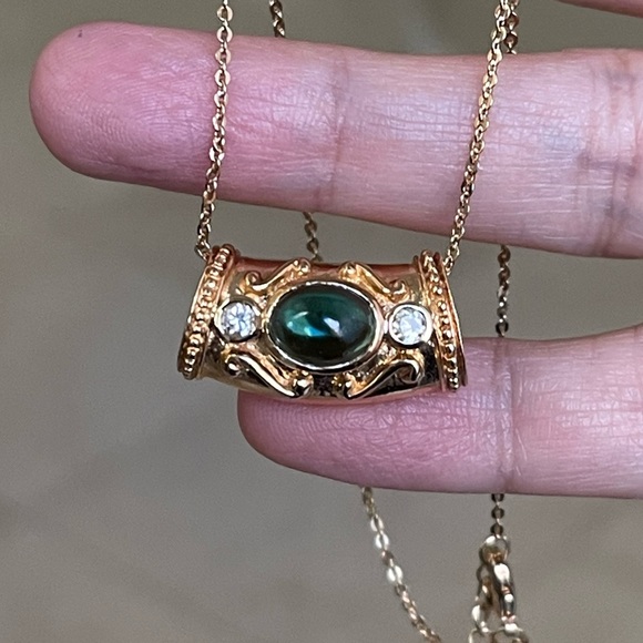 Laura Ramsey designer green cabochon gemstone gold plated solid sterling pendant - Picture 3 of 7